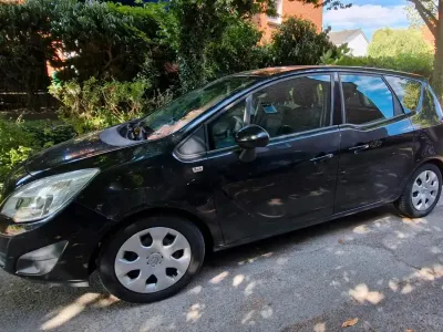Gebraucht Opel Meriva Edition 101 PS (74 kW) 2012 Schwarz Van / Kleinbus