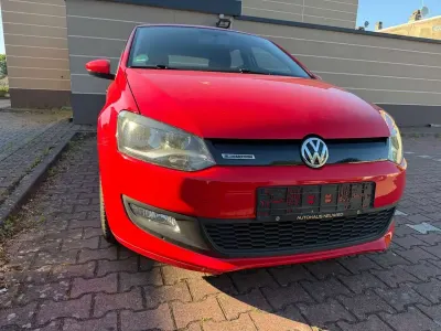 Gebraucht VW Polo Trendline 75 PS (55 kW) 2015 Rot Kleinwagen
