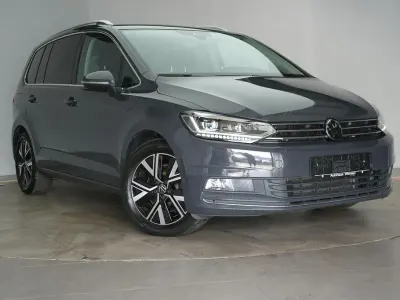 Gebraucht VW Touran Highline 150 PS (110 kW) 2023 Urano gray Van / Kleinbus