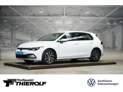 Używany VW Golf VIII Style 204 KM (150 kW) 2022 Biały Sedan/Limuzyna