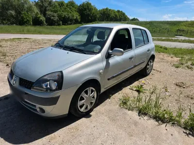 Gebraucht Renault Clio II 75 PS (55 kW) 2003 Silber Kleinwagen