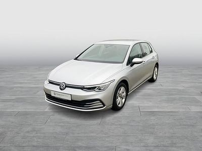 Silber Gebraucht 2022 VW Golf VIII Life | 20.977 € (Fairer Preis)