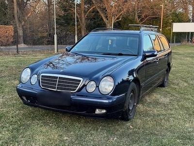 Gebraucht Mercedes E240 170 PS (125 kW) 1999 Blau Kombi