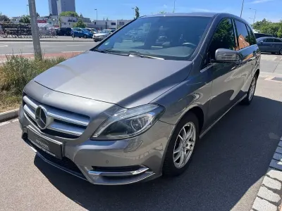 Gebraucht Mercedes B180 122 PS (89 kW) 2013 Grau Van / Kleinbus