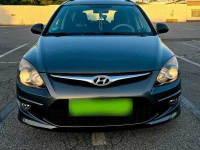 Gebraucht Hyundai i30 109 PS (80 kW) 2011 Grau Kombi