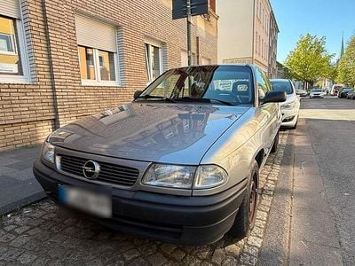 Gebraucht Opel Astra 71 PS (52 kW) 1995 Grau Kleinwagen