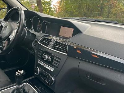 Schwarz Gebraucht 2012 Mercedes C200 Limousine | 10.500 €