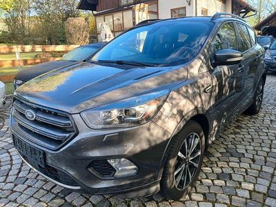 Usata Ford Kuga ST-Line 150 CV (110 kW) 2017 Grigio SUV