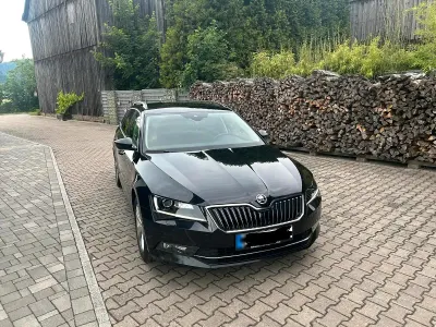 Gebraucht Skoda Superb 150 PS (110 kW) 2018 Schwarz Kombi