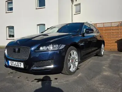Gebraucht Jaguar XF Portfolio 250 PS (183 kW) 2017 Blau Limousine