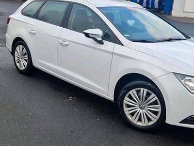 Weiß Gebraucht 2014 Seat Leon ST Kombi | 8.500 € (Etwas zu teuer)