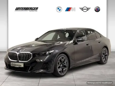 Gebraucht BMW 520 M Sport 190 PS (139 kW) 2025 Sophistograu brillanteffekt Limousine