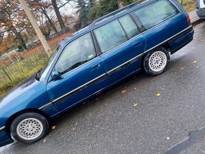 Blau Gebraucht 1993 Opel Omega Kombi | 3.400 €