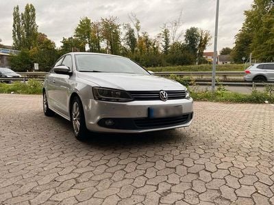 Gebraucht VW Jetta 105 PS (77 kW) 2011 Silber Limousine