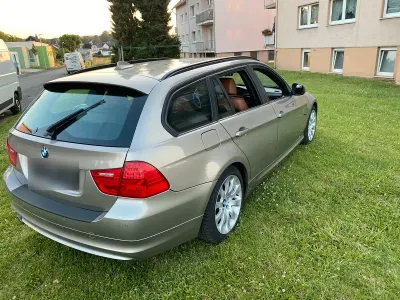 Gebraucht BMW 320 163 PS (119 kW) 2011 Blau Kombi