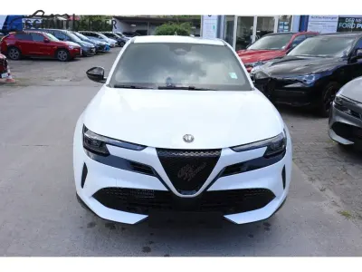 Neu Alfa Romeo Junior Ti 145 PS (106 kW) 2026 Weiss SUV