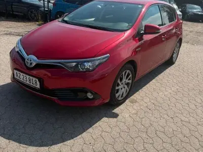 Gebraucht Toyota Auris Hybrid 99 PS (72 kW) 2016 Rot Limousine