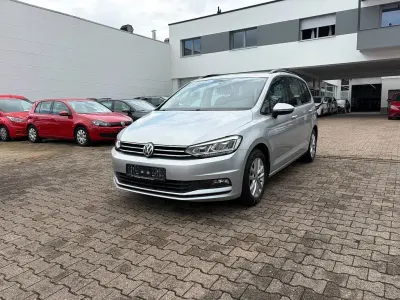 Gebraucht VW Touran Comfortline 150 PS (110 kW) 2018 Reflexsilber Van / Kleinbus