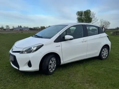 Brugt Toyota Yaris Multidrive S 75 HK (55 kW) 2013 Sort Hatchback