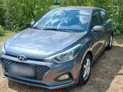 Gebraucht Hyundai i20 Select 75 PS (55 kW) 2020 Grau Kleinwagen