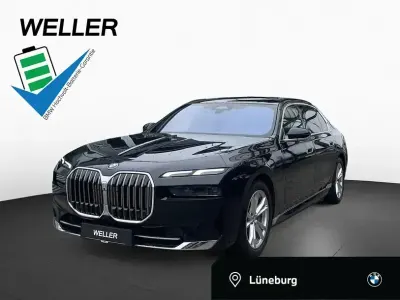 Gebraucht BMW 750e Sport Line 313 PS (230 kW) 2023 Black sapphire (schwarz) Limousine