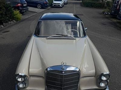 Usado Mercedes W111 120 CV (88 kW) 1964 Beige Coupe