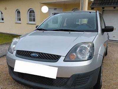 Silber Gebraucht 2006 Ford Fiesta Limousine | 2.950 € (Teuer)