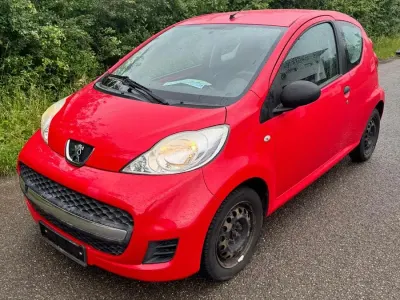 Gebraucht Peugeot 107 69 PS (50 kW) 2009 Rot Kleinwagen
