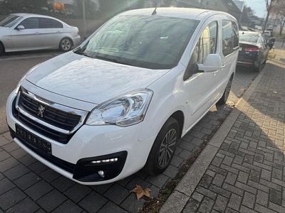 Gebraucht Peugeot Partner Tepee Active 98 PS (72 kW) 2017 Weiß Van / Kleinbus