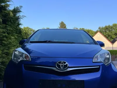 Gebraucht Toyota Verso-S 99 PS (72 kW) 2013 Blau Van / Kleinbus