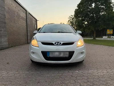 Gebraucht Hyundai i20 76 PS (55 kW) 2010 Weiß Kleinwagen