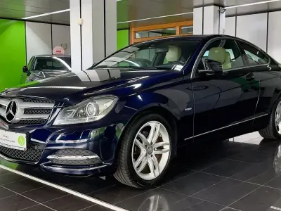 Gebraucht Mercedes C180 156 PS (114 kW) 2011 Blau Coupé