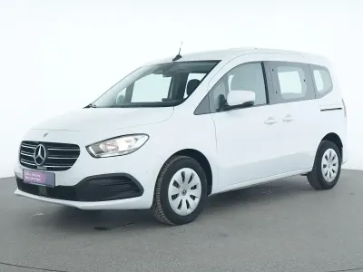 Gebraucht Mercedes T180 131 PS (96 kW) 2024 Arktikweiss Van / Kleinbus