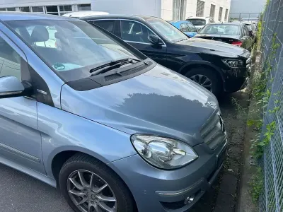 Gebraucht Mercedes B180 116 PS (85 kW) 2010 Blau Van / Kleinbus