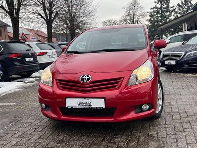 Rot Gebraucht 2012 Toyota Verso Travel Van / Kleinbus | 9.600 € (Fairer Preis)