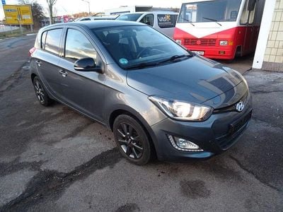 Grau Gebraucht 2014 Hyundai i20 Classic Limousine | 4.900 € (Fairer Preis)