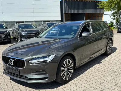 Gebraucht Volvo V90 Momentum 190 PS (139 kW) 2020 Grau Kombi