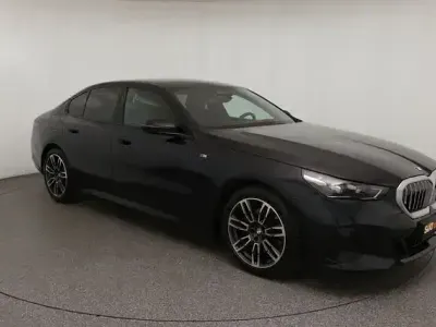 Gebraucht BMW 520 M Sport 208 PS (152 kW) 2025 Schwarz Limousine