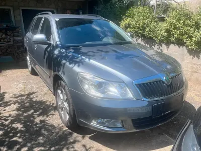 Gebraucht Skoda Octavia 105 PS (77 kW) 2012 Grau Kombi