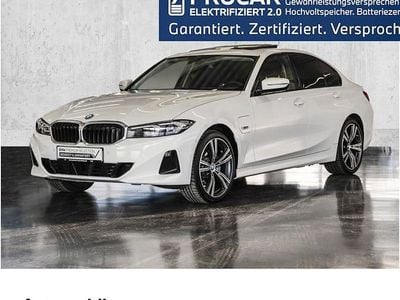 Weiß Gebraucht 2022 BMW 330e Sport Line Limousine | 36.360 € (Guter Preis)