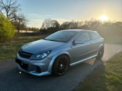 Usata Opel Astra 140 CV (102 kW) 2006 Coupé