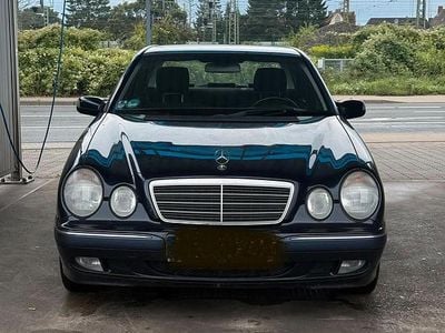 Gebraucht Mercedes E240 170 PS (125 kW) 2000 Blau Limousine