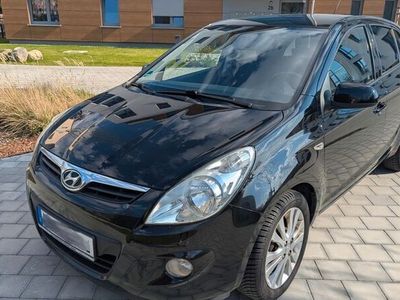 Gebraucht Hyundai i20 Style 101 PS (74 kW) 2009 Schwarz Limousine