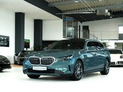 Gebraucht BMW 540 Sport Line 303 PS (222 kW) 2025 Grau Kombi