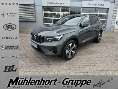 Neu Volvo XC40 Plus 197 PS (144 kW) 2026 Grün SUV