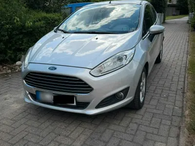 Gebraucht Ford Fiesta 95 PS (69 kW) 2013 Silber Limousine
