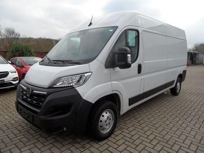 Casablancaweiß Gebraucht 2024 Opel Movano Edition Kombi | 21.900 € (Fairer Preis)