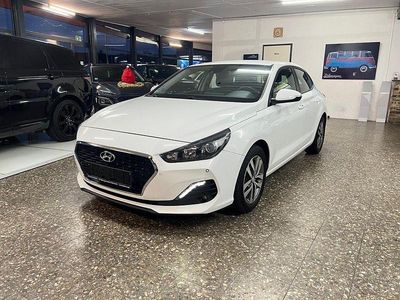 Weiß Gebraucht 2018 Hyundai i30 Limousine | 7.995 € (Fairer Preis)