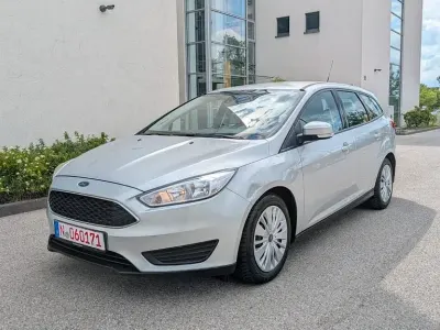 Gebraucht Ford Focus Trend 101 PS (74 kW) 2016 Grau Limousine