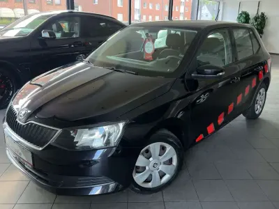 Gebraucht Skoda Fabia Ambition 60 PS (44 kW) 2016 Cerna magic/black magic Kleinwagen